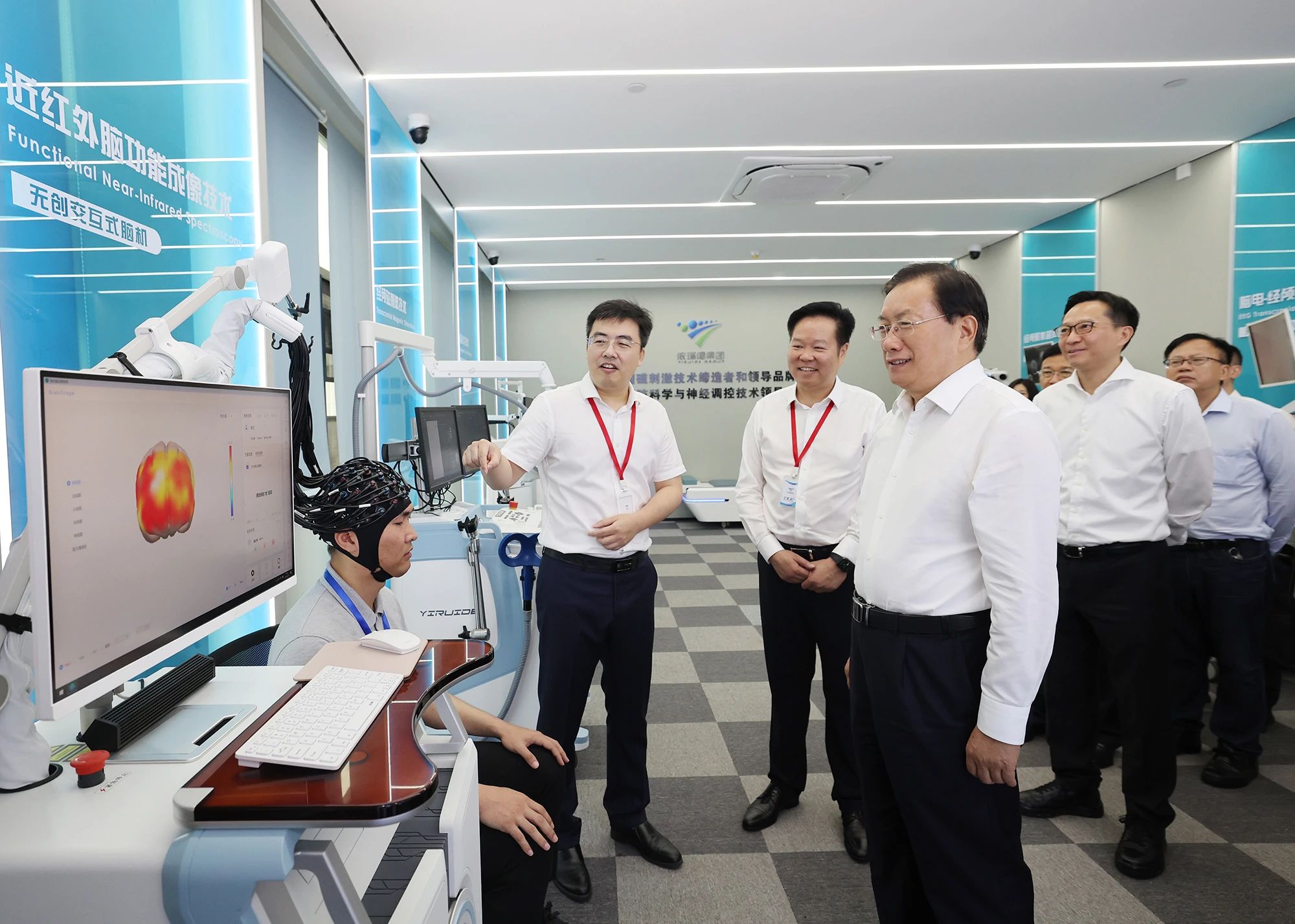 湖北省委书记、省人大常委会主任王忠林一行到依瑞德调研